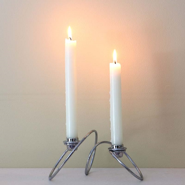Dinner-Loop-chrom candelabra black and blum